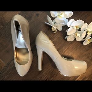 Nude Pumps